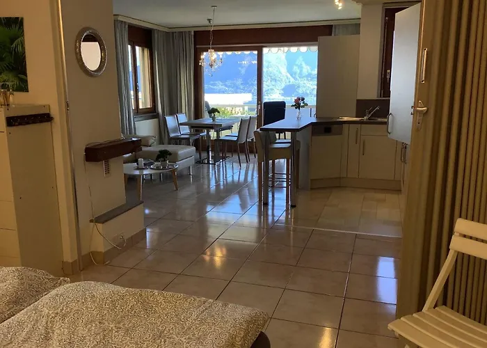 Andromeda Seeblick ロカルノ